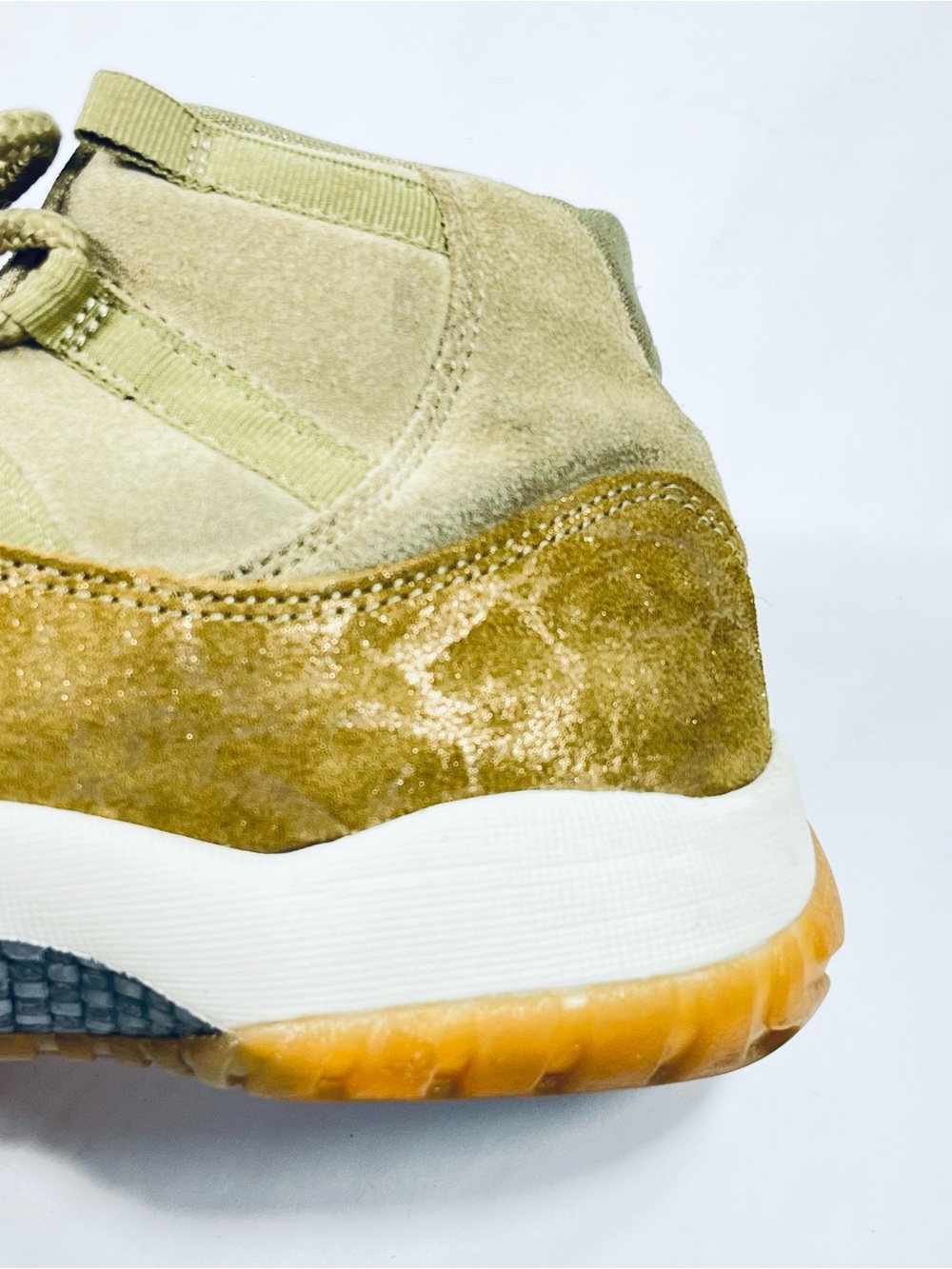 Nike Air Jordan 11 Retro AR0715-200 Olive Gold Tan LUX Women’s 8.5Sneakers AJ13 - Picture 9 of 15